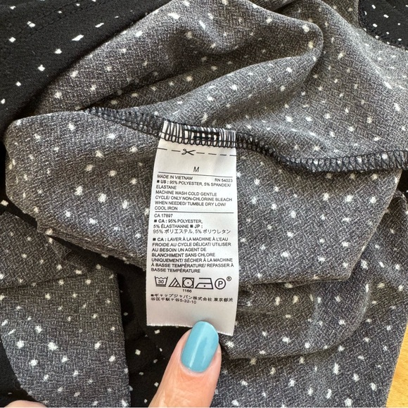 Banana republic polka dot blouse. - Picture 5 of 6